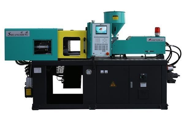 Injection molding machine for plastic parts
